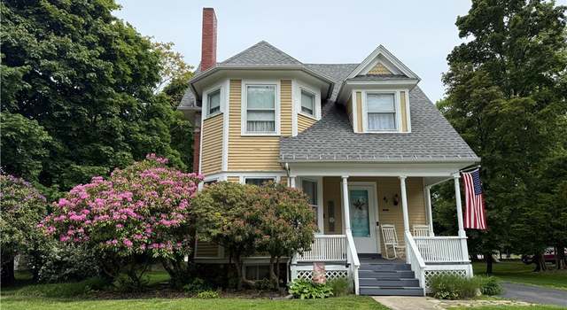 Photo of 41 Maple Ave, Fredonia, NY 14063