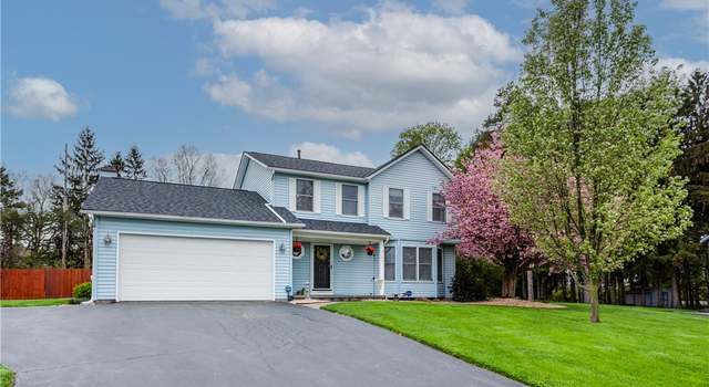 Photo of 767 Bishops Ln, Webster, NY 14580