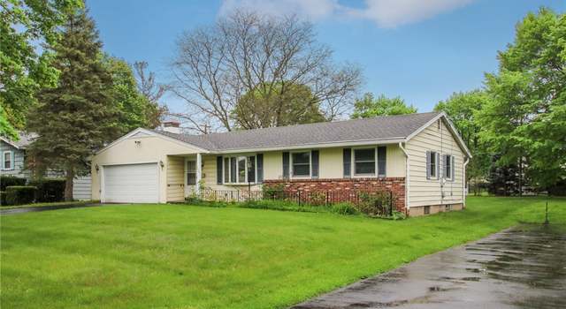 Photo of 384 Courtly Cir, Greece, NY 14615