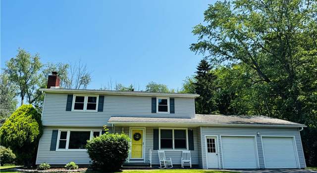 Photo of 1020 Silvercrest Dr Dr, Webster, NY 14580
