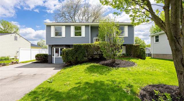 Photo of 5755 Dalton Dr, Farmington, NY 14425