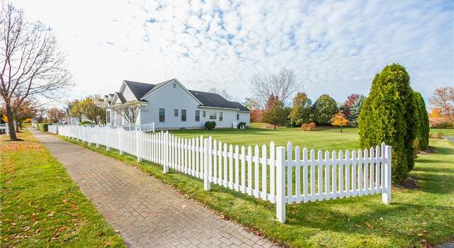Photo of 10 Settlers Grn, Pittsford, NY 14534