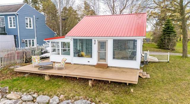 Photo of 10483 Willow Ln, Lyndonville, NY 14098