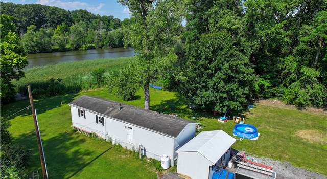 Photo of 689 Canal Dr E, Macedon, NY 14502