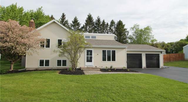 Photo of 94 Pacer Dr, Henrietta, NY 14467