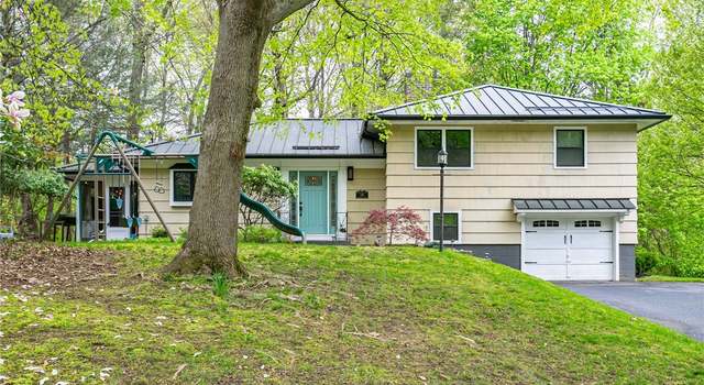 Photo of 549 Oakridge Dr, Irondequoit, NY 14617