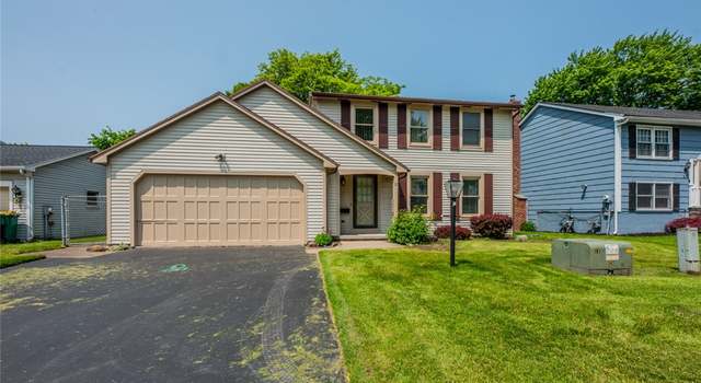 Photo of 11 Brightwoods Ln, Brighton, NY 14623