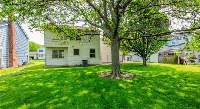 Photo of 11 Brightwoods Ln, Brighton, NY 14623