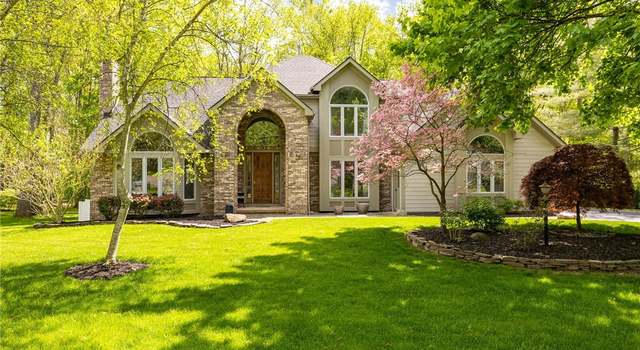 Photo of 7 Mount View Cres, Penfield, NY 14580