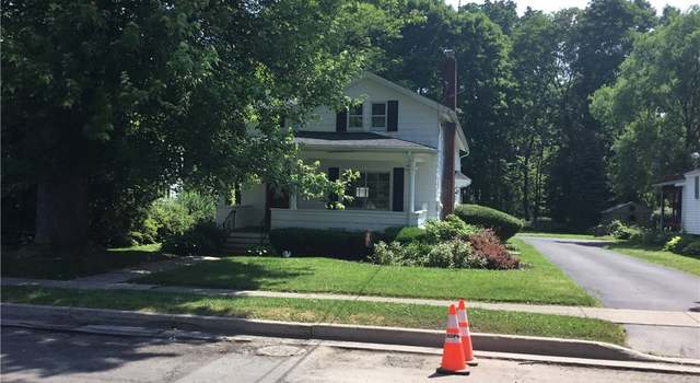 Photo of 43 South St, Le Roy, NY 14482