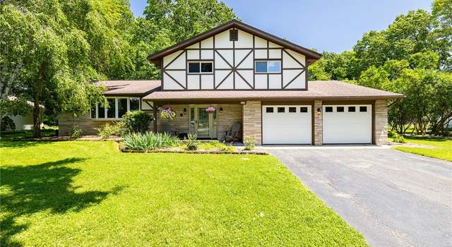 Photo of 11 Woodhaven Dr, Penfield, NY 14625