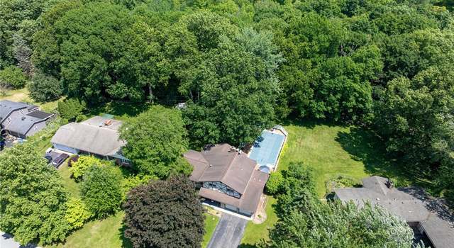 Photo of 11 Woodhaven Dr, Penfield, NY 14625