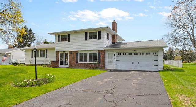 Photo of 55 Bridgewood Dr, Greece, NY 14612
