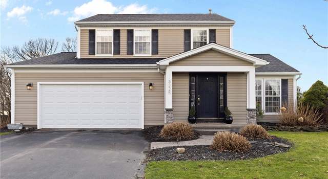 Photo of 3225 White Pine Ln, Macedon, NY 14502