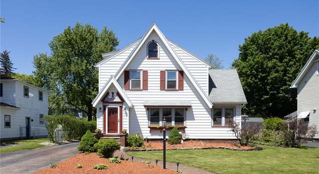 Photo of 1039 Winona Blvd, Irondequoit, NY 14617