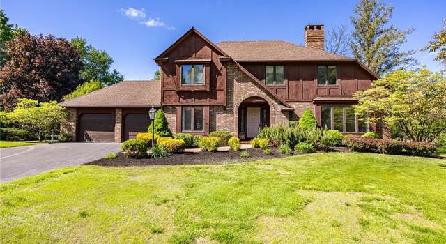 Photo of 18 Le Pere Dr, Pittsford, NY 14534
