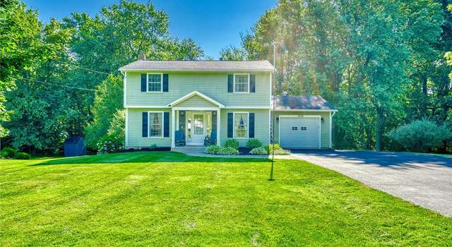 Photo of 1430 Willowdale Dr, Macedon, NY 14502
