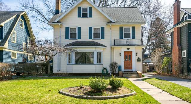 Photo of 141 Chestnut Hill Dr, Rochester, NY 14617