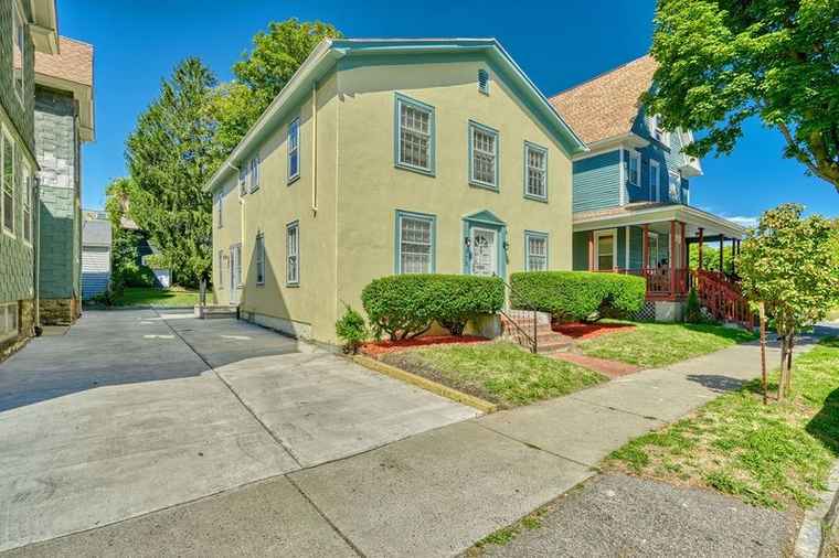 Photo of 373 Alexander St Rochester, NY 14607