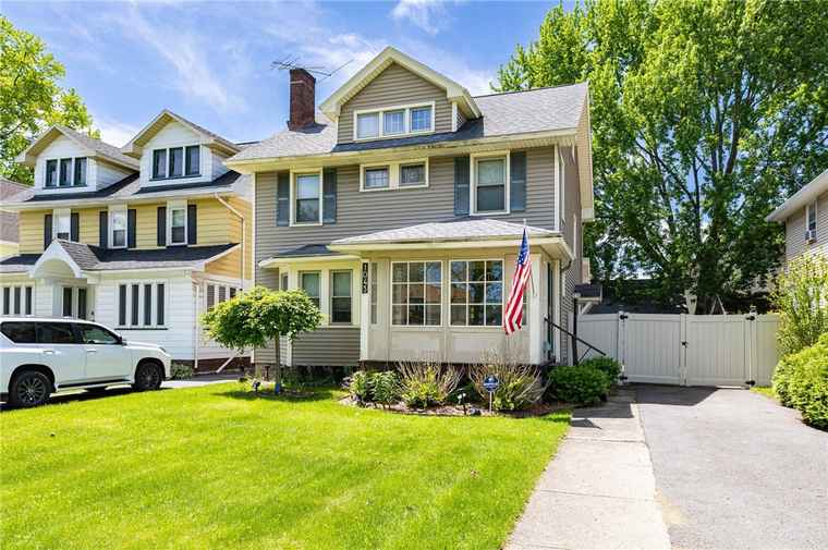 Photo of 1043 Genesee Park Blvd Rochester, NY 14619