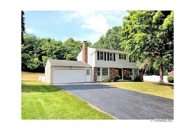 16 Little Briggins Cir Perinton Ny 14450 Mls R313584 Redfin 16 Little Briggins Cir Perinton Ny 14450