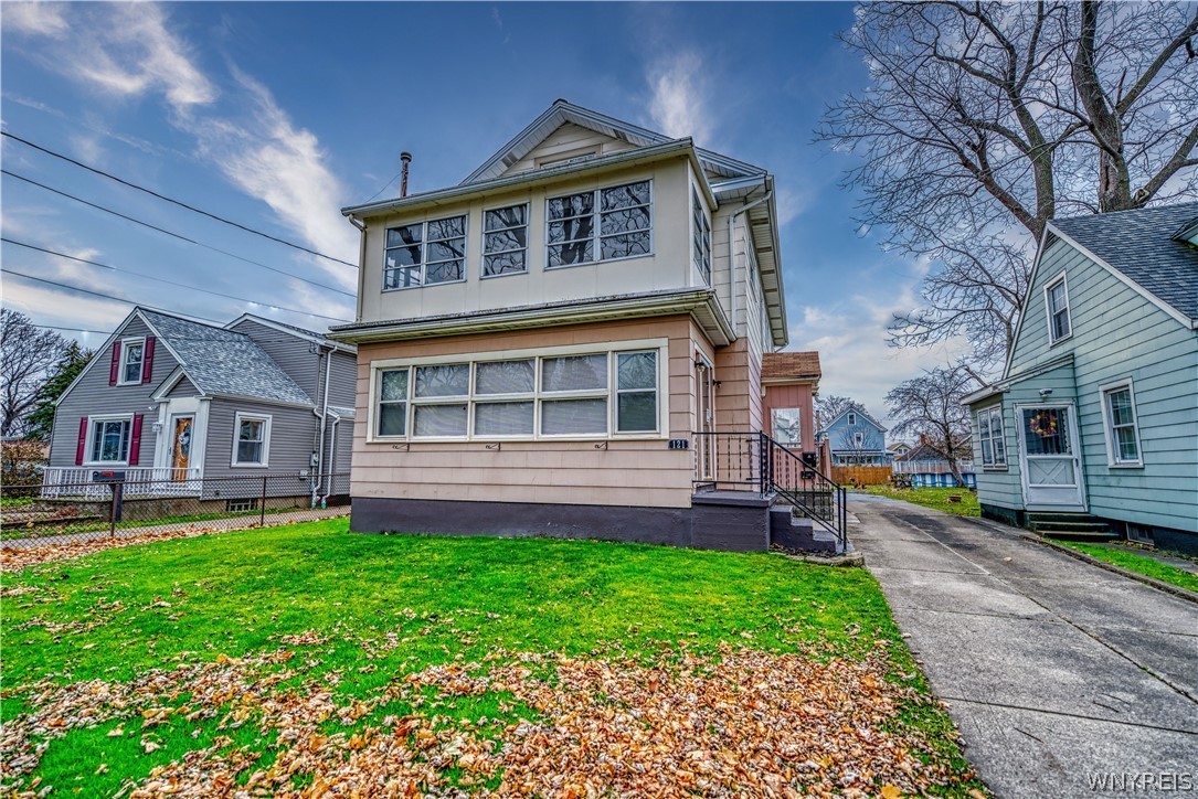 121 60th St, Niagara Falls, NY 14304