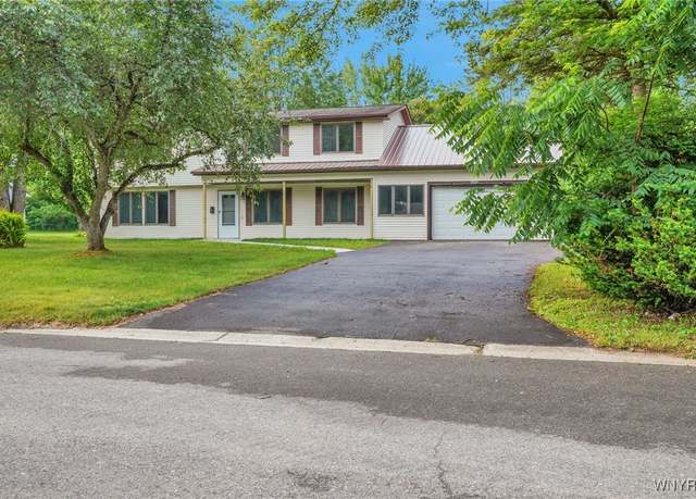 Property at 4357 Sunset Ct, Lockport Town, NY 14094, 4 beds, 2 baths