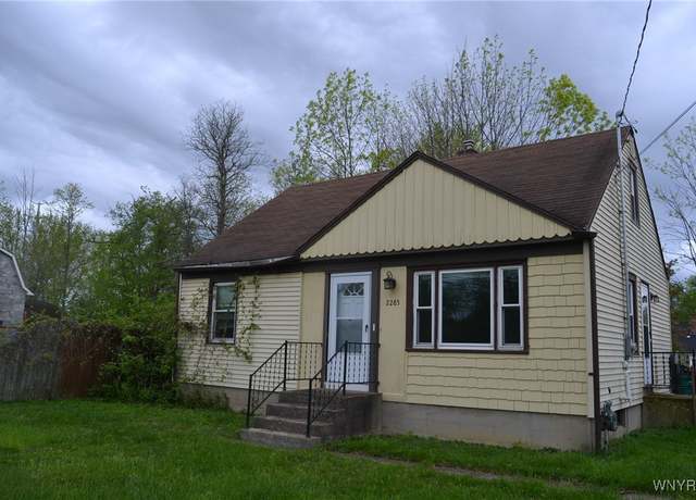 Property at 2285 Pleasant Ave, Hamburg, NY 14085, 3 beds, 1.5 baths