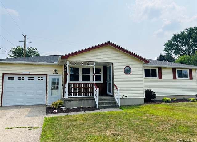 Property at 61 Centerview Dr, West Seneca, NY 14224, 3 beds, 1 bath