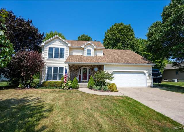 Property at 834 Bennett Rd, Evans, NY 14006, 3 beds, 2.5 baths