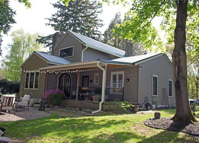 Property at 11020 Fairview Dr, Perrysburg, NY 14070, 4 beds, 2 baths