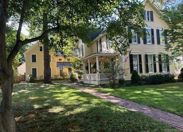 Property at 429 Oakwood Ave, Aurora, NY 14052, 5 beds, 4.5 baths