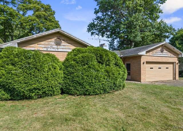 Property at 3671 E River Rd, Grand Island, NY 14072, 3 beds, 1.5 baths