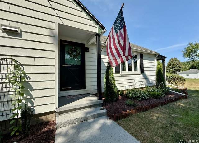 Property at 3804 Lockport Olcott Rd, Newfane, NY 14094, 4 beds, 1 bath