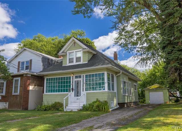 Property at 127 77th St, Niagara Falls, NY 14304, 3 beds, 2 baths
