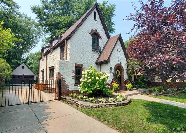 Property at 165 Lamarck Dr, Amherst, NY 14226, 3 beds, 1.5 baths