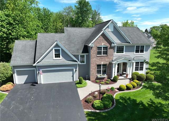Property at 4 Periwinkle Dr, Perinton, NY 14450, 4 beds, 2.5 baths