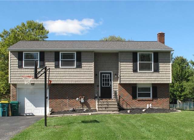 Property at 6555 Royal Pkwy N, Lockport-town, NY 14094, 3 beds, 1.5 baths