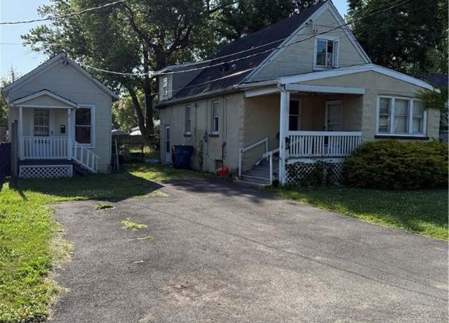 Property at 3053-3055 Lincoln St, Niagara, NY 14305, 4 beds, 2 baths