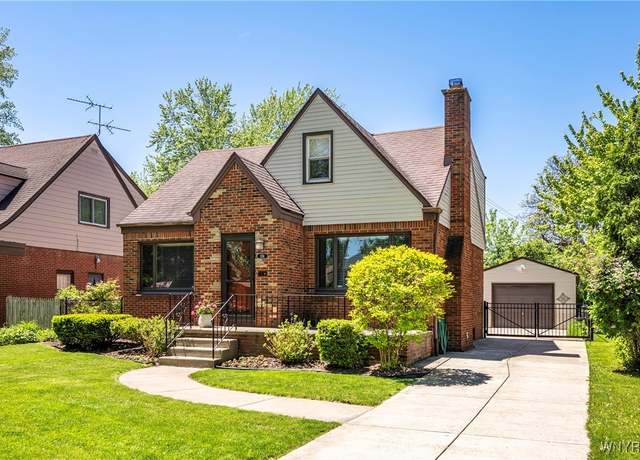 Property at 124 Allenhurst Rd, Amherst, NY 14226, 3 beds, 1.5 baths