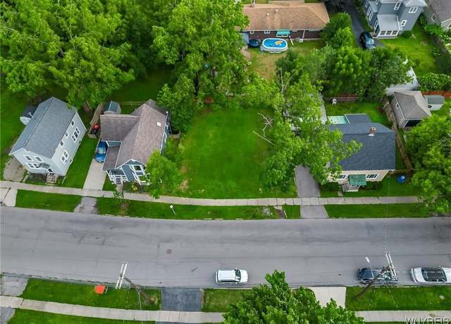 Property at 31 Pleasant Ave, Lancaster, NY 14086