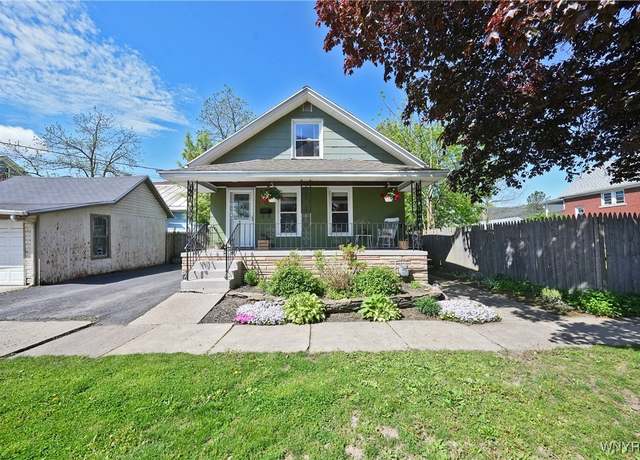 Property at 18 Dahlgreen Pl, North Tonawanda, NY 14120, 2 beds, 1 bath