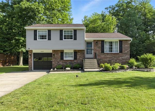 Property at 1529 Sundance, Hamburg, NY 14085, 3 beds, 1.5 baths