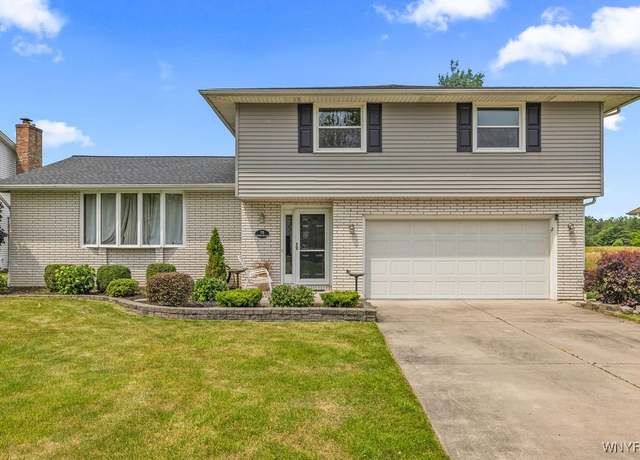 Property at 70 Country Club Ln, Grand Island, NY 14072, 3 beds, 1.5 baths