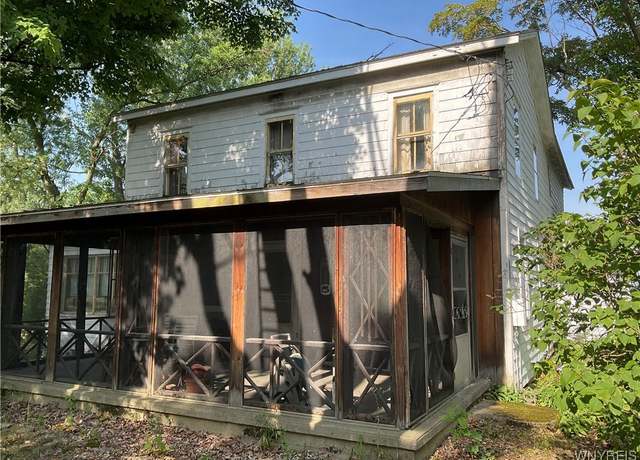 Property at 4602 Parker Rd, Hamburg, NY 14075, 4 beds, 1 bath