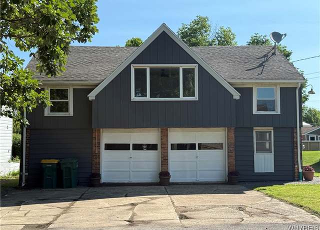 Property at 2656 Oakwood Ave, Hamburg, NY 14075, 2 beds, 1 bath