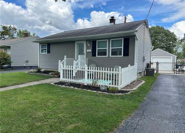 Property at 104 Oakwood, North Tonawanda, NY 14120, 2 beds, 1 bath