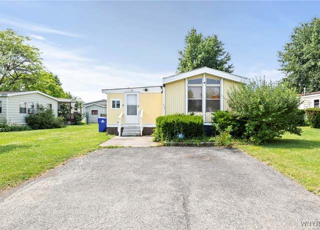 Property at 44 Del Ct W, Lockport Town, NY 14094, 2 beds, 2 baths