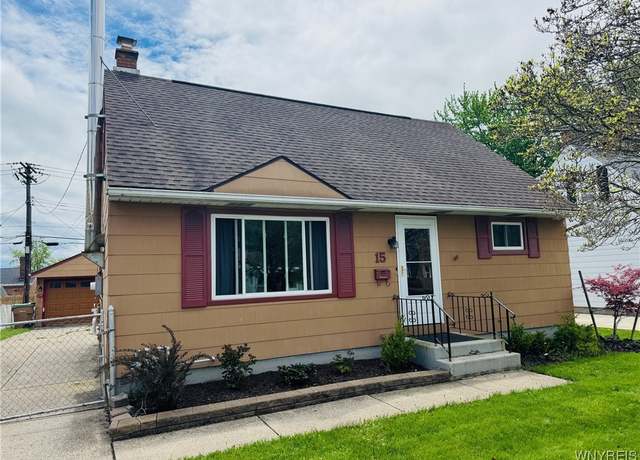 Property at 15 Harris Ct, Cheektowaga, NY 14225, 3 beds, 2.5 baths