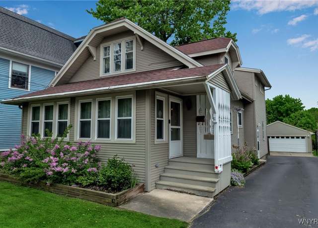 Property at 18 Spruce St, Lockport-city, NY 14094, 4 beds, 1.5 baths